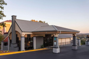 Гостиница Quality Inn Branson On the Strip  Брэнсон